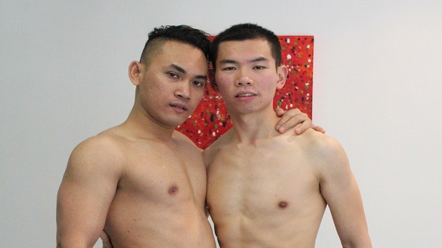 Gay Asian หนังผู้ใหญ่แนวชายรักชาย หนุ่มเกย์เอเชียชวนเพื่อนมาจัดห้องแต่โดนจัดตูด สะออนก้นสวยยั่วเย็ดเห็นแล้วอดใจไม่ไหว XXXXX ยืนโมกควยเพิ่มดีกรีความเสียวแล้วค่อยเย็ดรูตูดจนน้ำอสุจิแตก