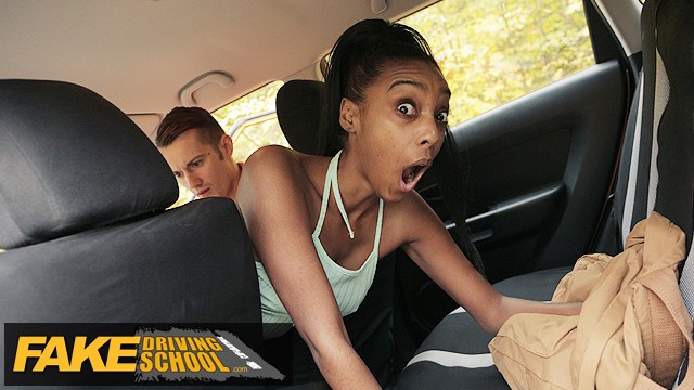 Fake Driving School หนังโป๊ยุโรป สาวนิโกร Asia Rae รู้ตัวว่าจะสอบขับรถไม่ผ่าน เลยทำเนียนเปิดหียั่วเย็ดครูสอน เพื่อจะได้งัดควยมากระแทกหี เย็ดแรงๆน้ำแตกแลกบัตรใบขับขี่